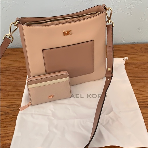 Michael Kors Handbags - Michael Kors Gloria and Matching Wallet NWOT